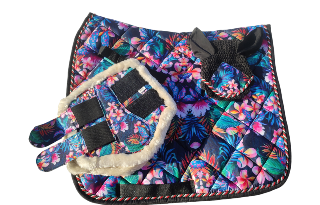 Ensemble tapis de selle poney ou shetland à fleurs, protections et bonnet assorti